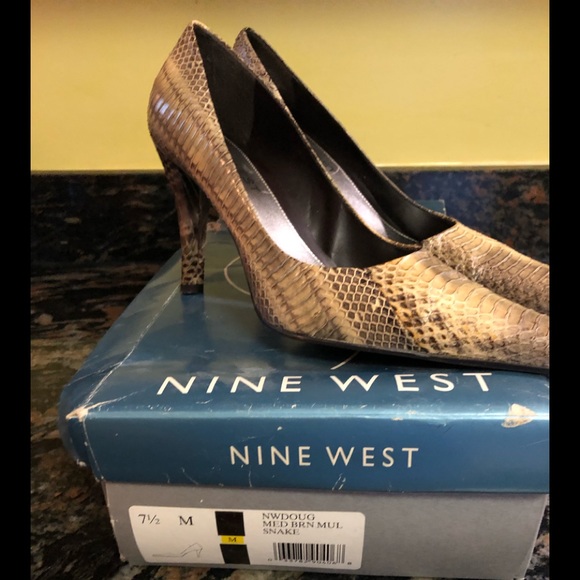 Women’s shoes - Picture 2 of 6